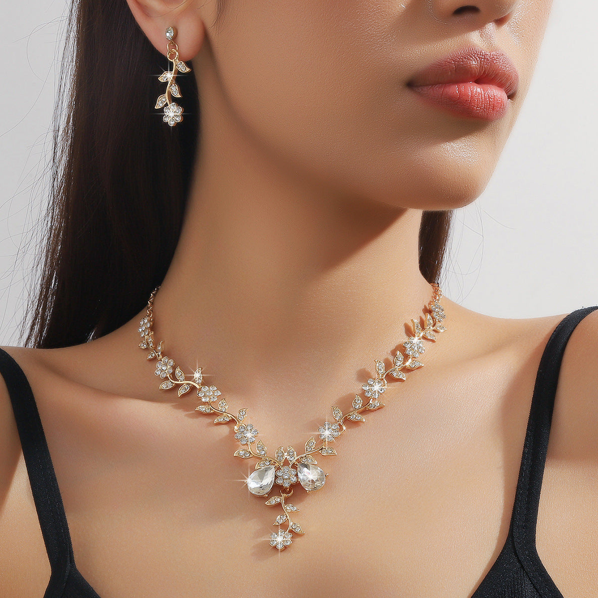 Women's Bridal Accessory Necklace And Earrings Set